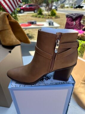 Women's Tan Chelsea Ankle Boot with Side Zip